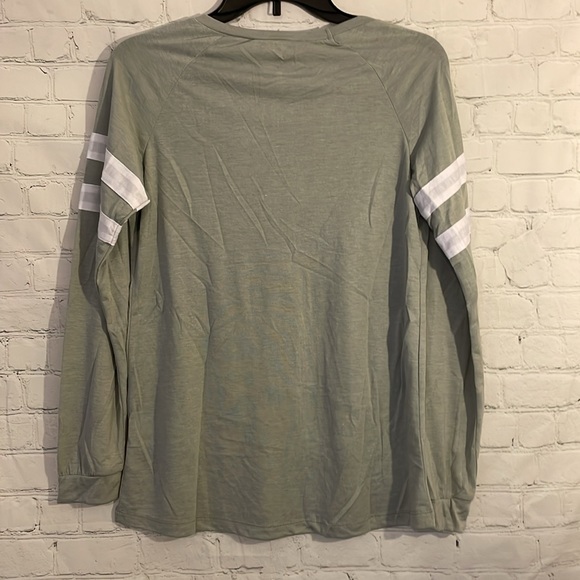 NWT Vici for DaisyMae Light Gray Man Eater Christmas Gingerbread long sleeve top - Picture 4 of 4